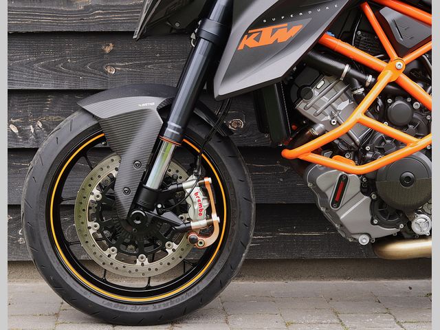 ktm - 1290-super-duke-r