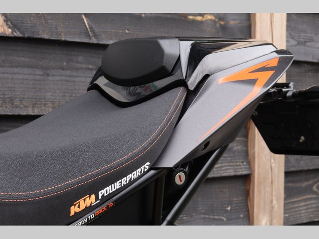 ktm - 1290-super-duke-r