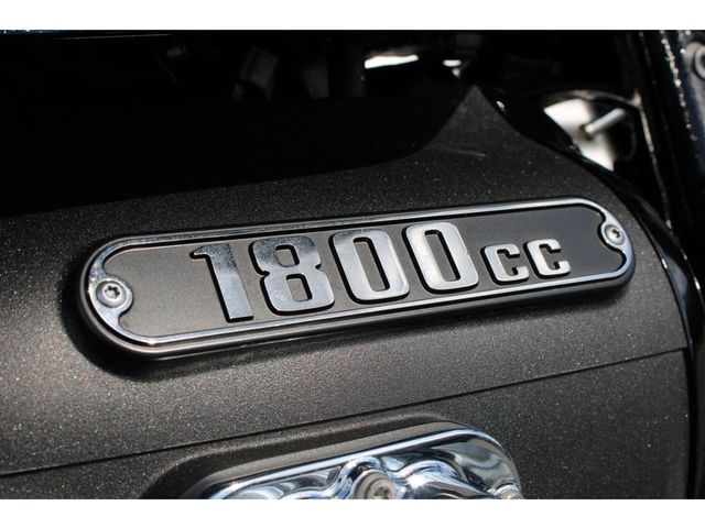 bmw - r-18-b