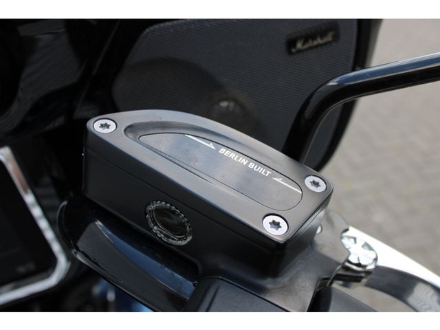 bmw - r-18-b