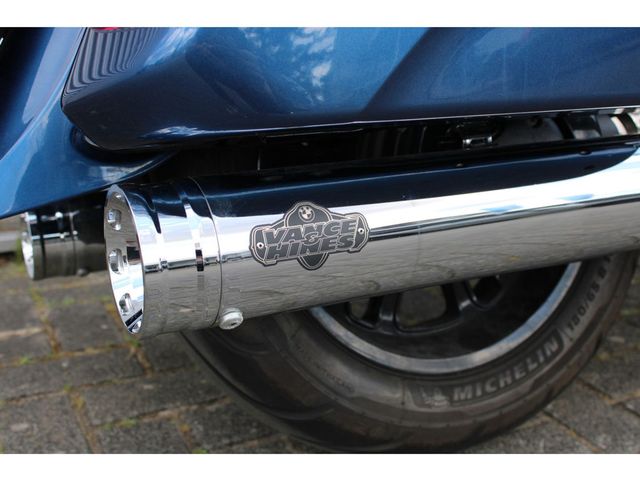 bmw - r-18-b