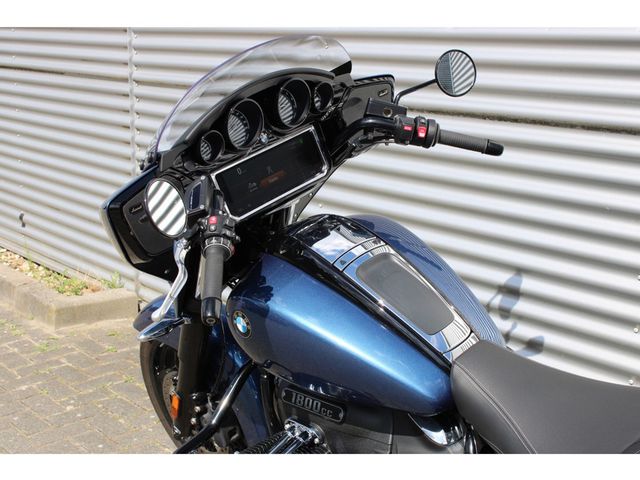 bmw - r-18-b