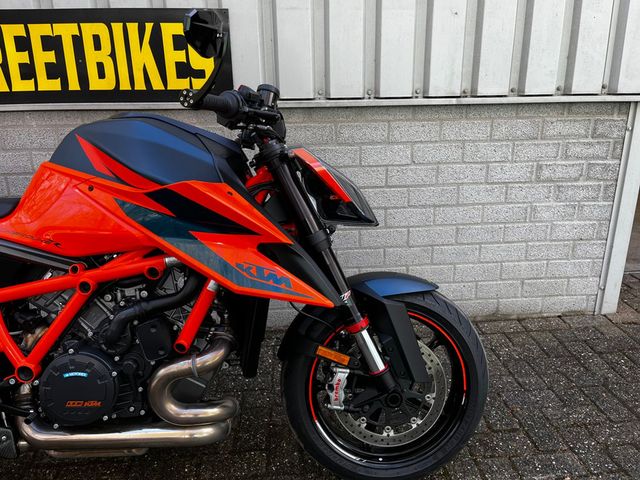 ktm - 1290-super-duke-r