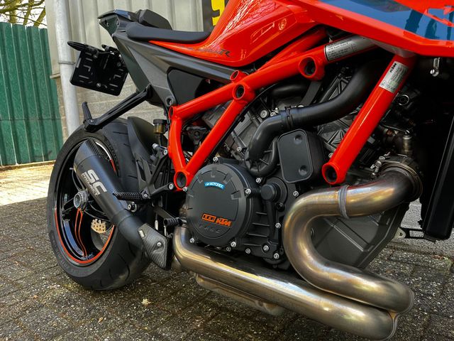ktm - 1290-super-duke-r