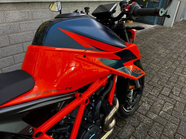 ktm - 1290-super-duke-r