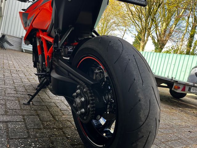 ktm - 1290-super-duke-r