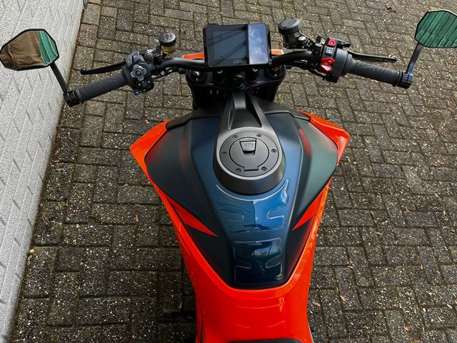 ktm - 1290-super-duke-r