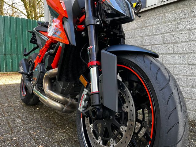 ktm - 1290-super-duke-r