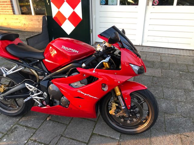 triumph - daytona-675