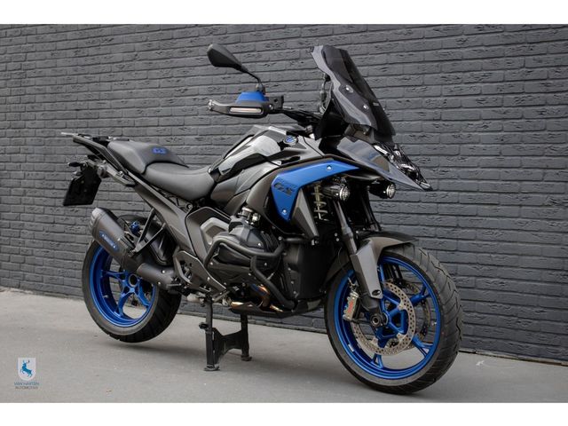 bmw - r-1300-gs-triple-black