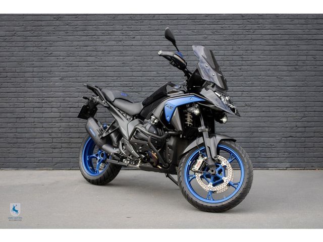 bmw - r-1300-gs-triple-black