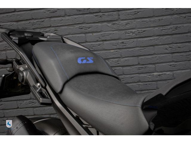 bmw - r-1300-gs-triple-black
