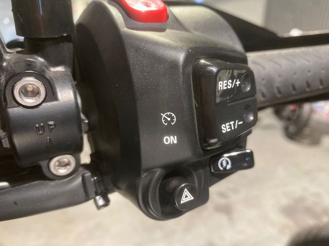 triumph - tiger-800-xrx