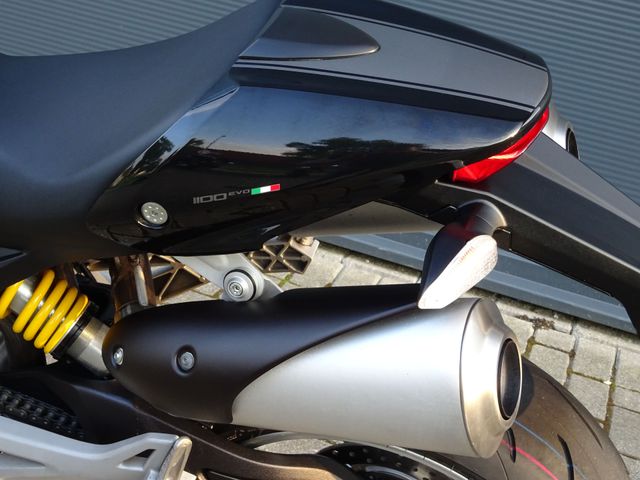 ducati - m-1100