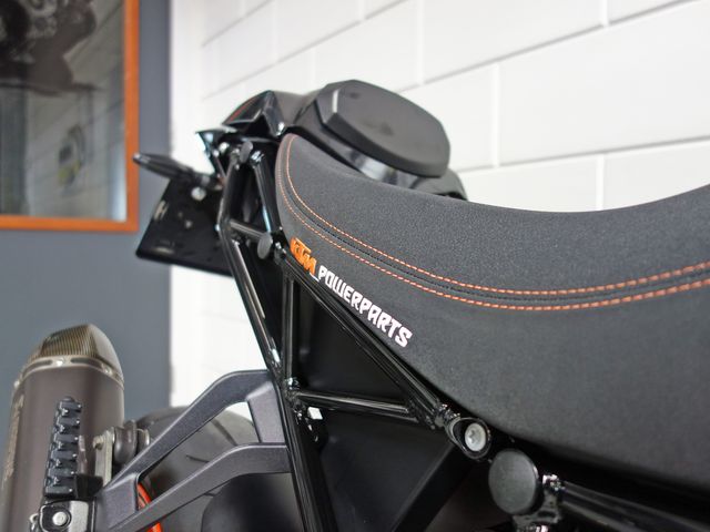 ktm - 1290-super-duke-r