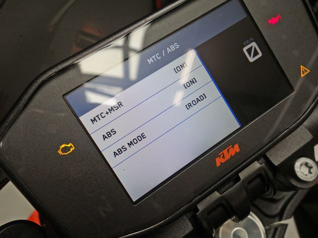 ktm - 1290-super-duke-r