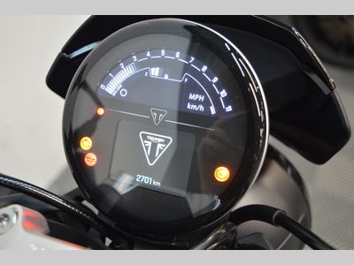 TRIUMPH TRIDENT 660 TRIPLE TRIBUTE EDITION – foto 4