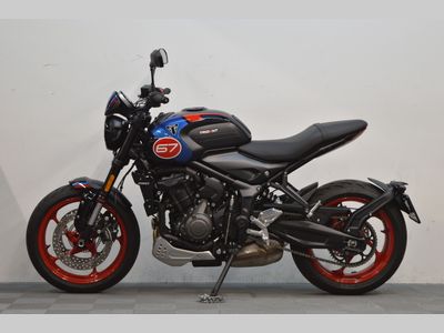 TRIUMPH TRIDENT 660 TRIPLE TRIBUTE EDITION – foto 3