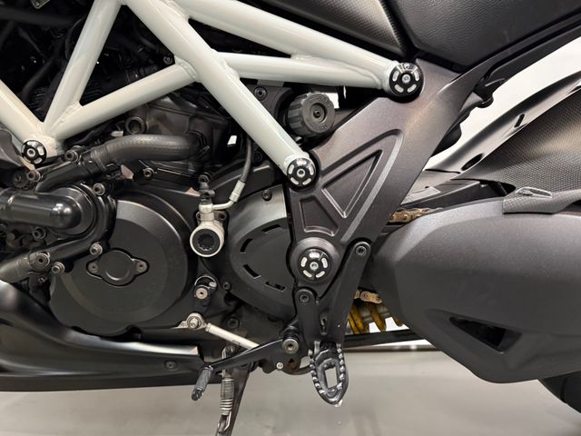 ducati - diavel-carbon