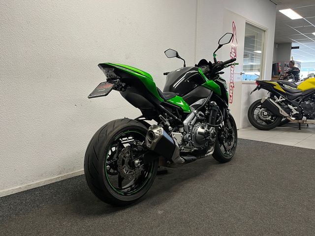 kawasaki - z900
