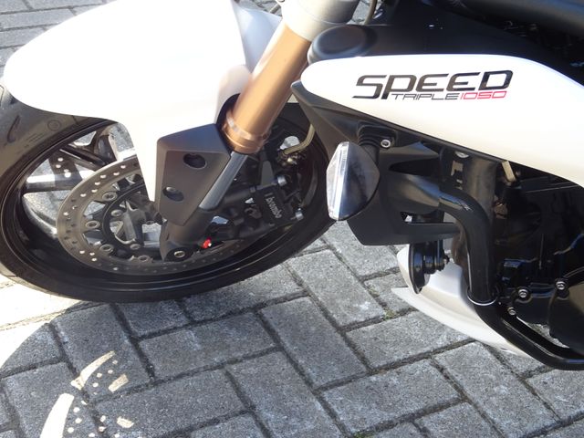 triumph - speed-triple-1050