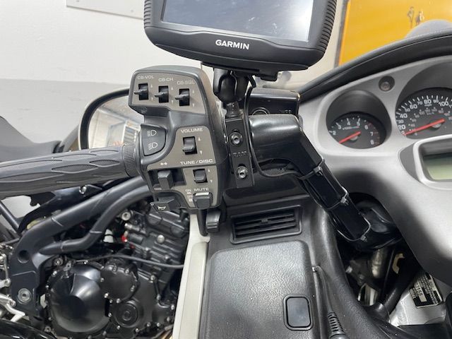 honda - gl-1800-goldwing-touring-deluxe