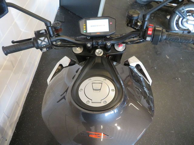 ktm - 1290-super-duke-r