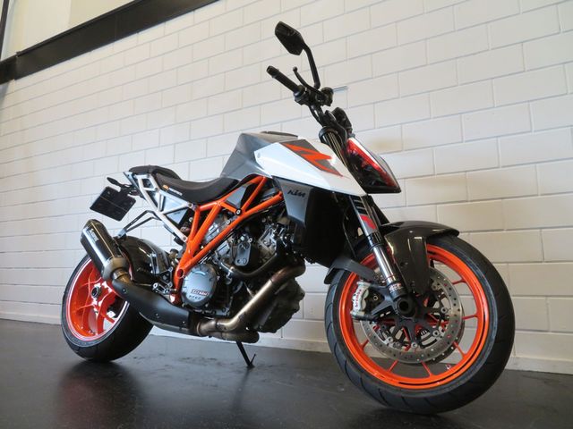 ktm - 1290-super-duke-r