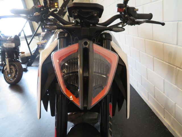 ktm - 1290-super-duke-r
