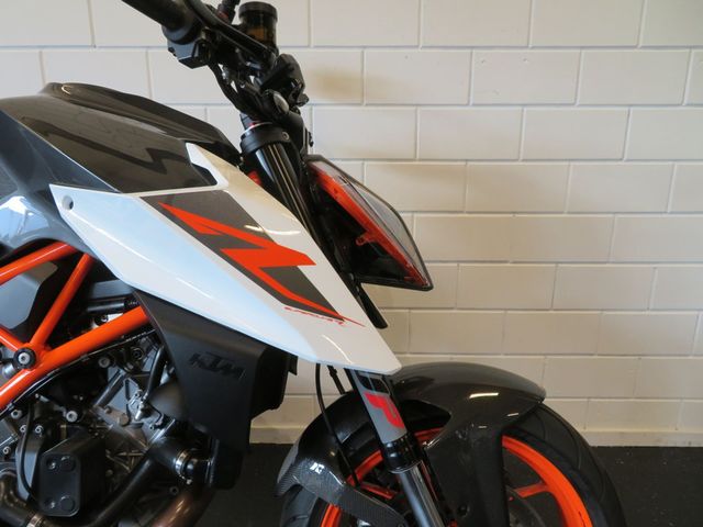 ktm - 1290-super-duke-r