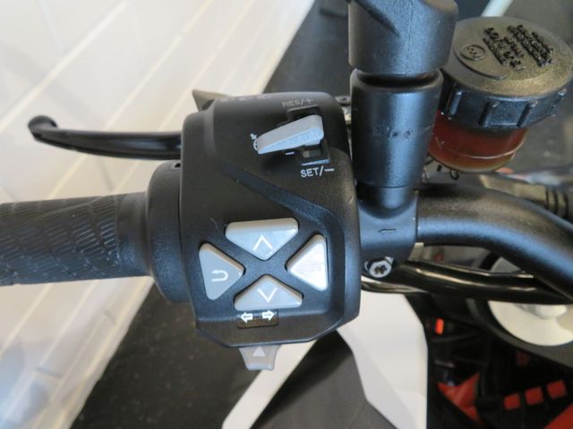 ktm - 1290-super-duke-r