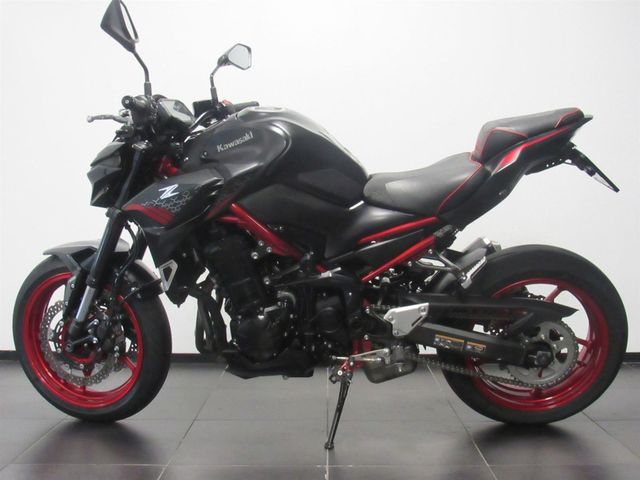 kawasaki - z900