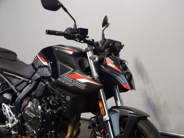 suzuki - gsx-8s