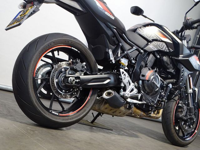 suzuki - gsx-8s