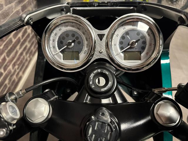 triumph - thruxton
