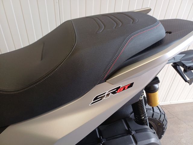 aprilia - sr-gt-400