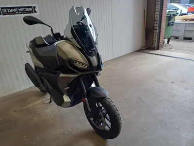 APRILIA SR GT 400 – foto 4
