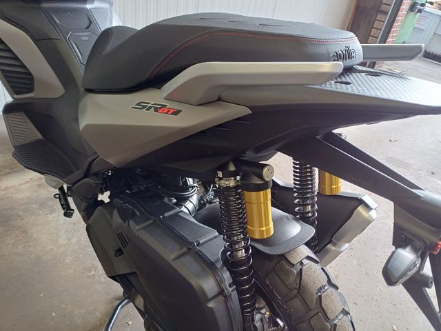 aprilia - sr-gt-400