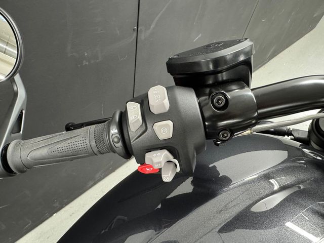 triumph - rocket-3-storm-gt