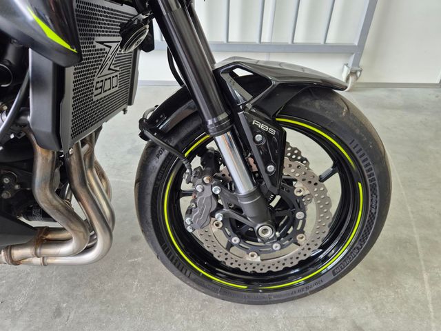 kawasaki - z900