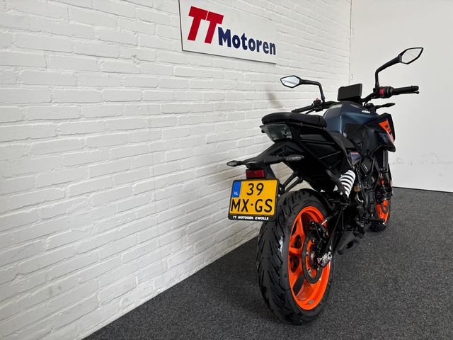 ktm - 125-duke