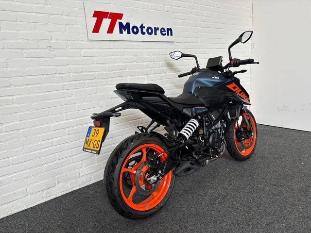 ktm - 125-duke