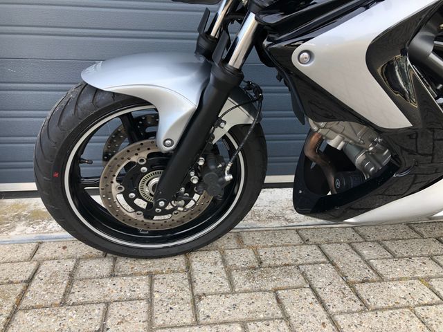 suzuki - sfv-650-gladius
