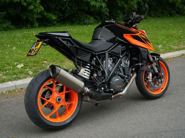 ktm - 1290-super-duke-r