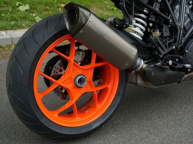 ktm - 1290-super-duke-r