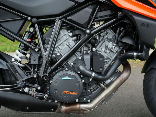 ktm - 1290-super-duke-r