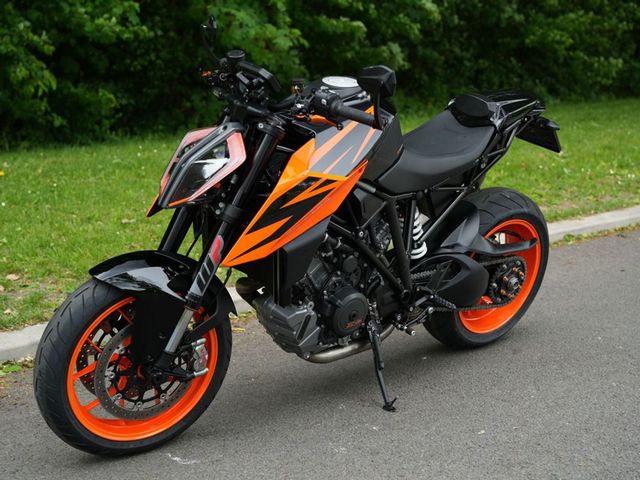 ktm - 1290-super-duke-r