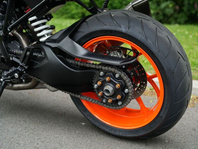 ktm - 1290-super-duke-r