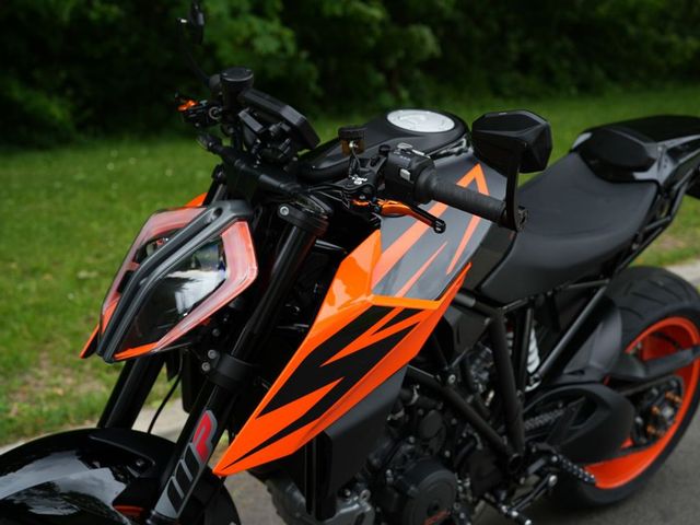 ktm - 1290-super-duke-r