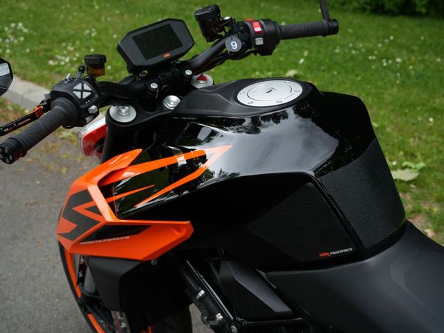 ktm - 1290-super-duke-r